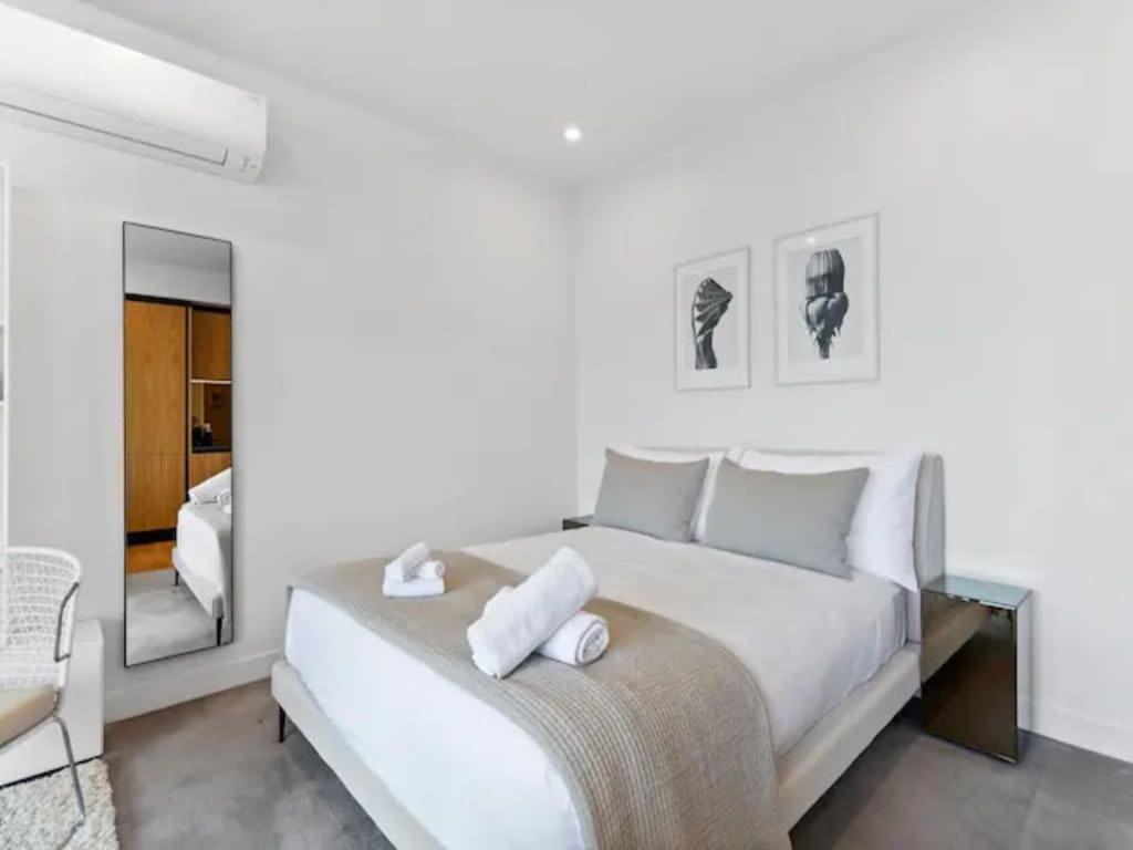 Sleek Modern Studio With Balcony Auckland Extérieur photo